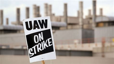 46000 Gm Employees Ready To Strike After Uaw Contract Expires Without