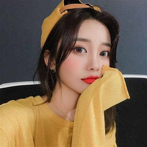 Pin By ♡︎ On Fashion Ulzzang Girl Pretty Korean Girls Cute Korean Girl