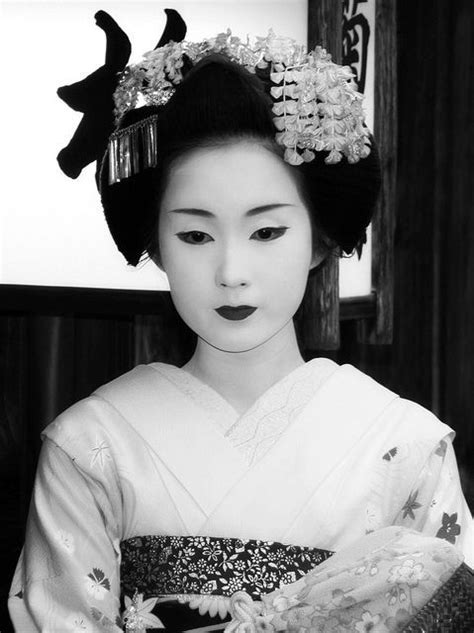 Pin By Melba Mateus On 日本 Japan Beautiful Geisha Japanese Geisha Japan Beauty