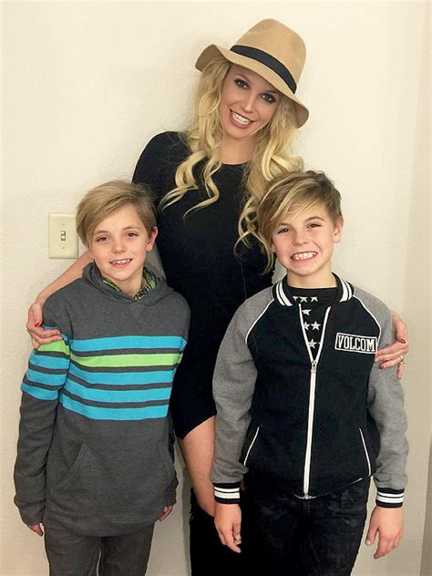 Самые новые твиты от britney spears (@britneyspears): Britney Spears Shares Adorable Family Photo After ...