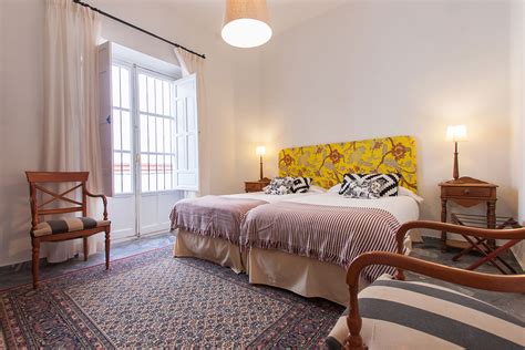 It offers stylish accommodation with a bright decor and an own balcony. Apartamento turístico en el Centro de Sevilla | Carlos Koblischek