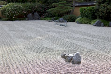 Or you could use colorful rocks for your pathways. Layout Zen Garden Design - Outdoor Decor Ideas