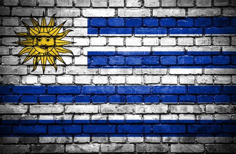 Pared De Ladrillo Con La Bandera Pintada De Uruguay Stock De Ilustración Ilustración De Primer