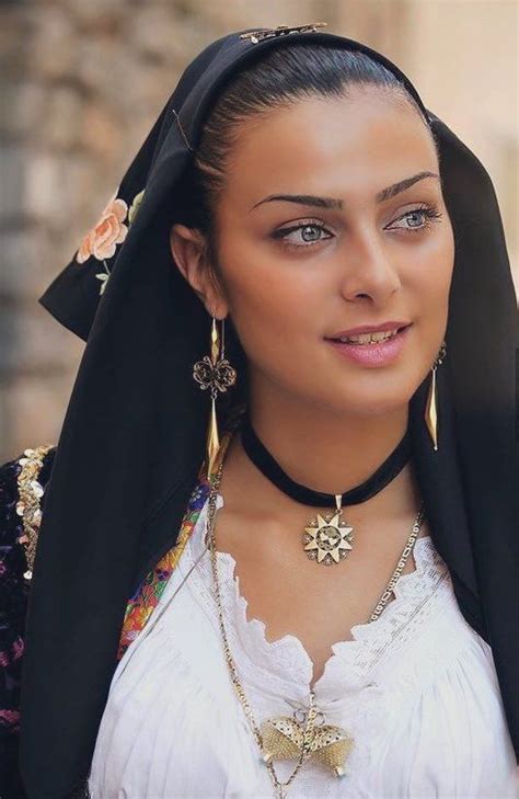 Return To The Mediterranean On Twitter In Arabian Beauty Women Gorgeous Women Gorgeous