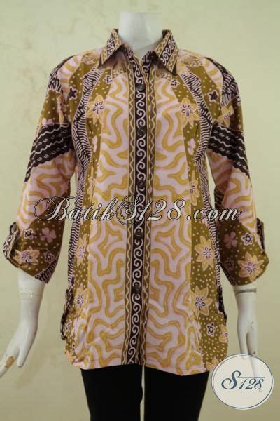 Baju atasan biasa digunakan pada acara outbound dan gathering. Blus Batik Klasik Lengan Tiga Perempat, Baju Batik Printing Model Formal Warna Elegan Cocok ...