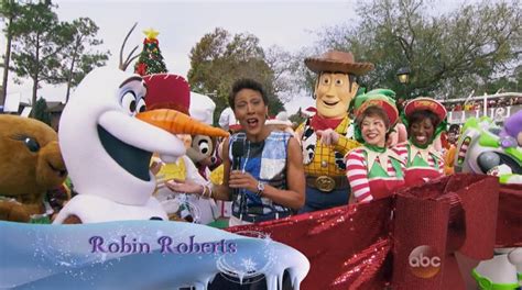 Samsdisneydiary 2014 Walt Disney World Very Merry Christmas Parade 9
