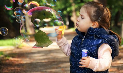 America Daytijme Transparency Cute Nature Girl Bubble Holding