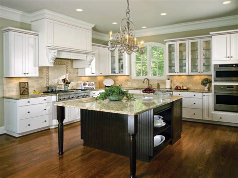 Kitchen Island or Not? The Pros and Cons of Kitchen Islands
