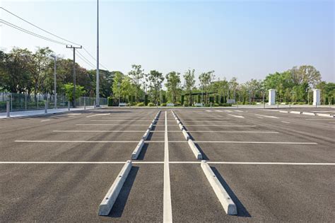 4 Best Practices For Commercial Parking Lot Design And Maintenance