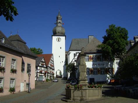 Altstadt Von Arnsberg Im Sauerland Mit Glockenturm Und