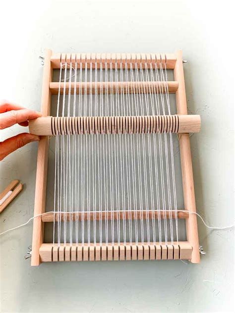 How To Weave For Beginners Weaving Loom Diy Weaving Loom Projects