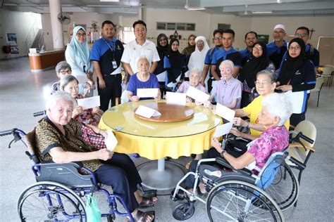 Ahmadiyya muslim community serving mankind at old folks home george town penang malaysia on 20 feb 2019. Old folks get appreciation aid at the comfort of their ...