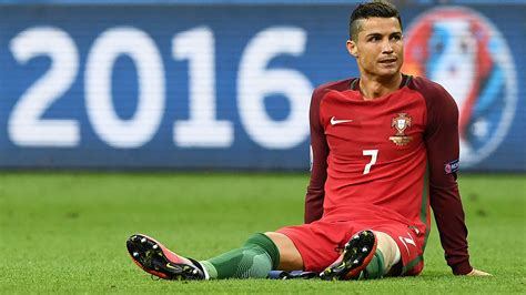 Portugal steht im finale der em 2016! Cristiano Ronaldo omitted from Portugal squad | Goal.com