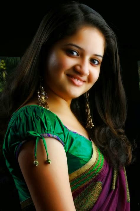 Cute Malayalam Homely Actress Shafna In Green Saree No Watermark Hq Images