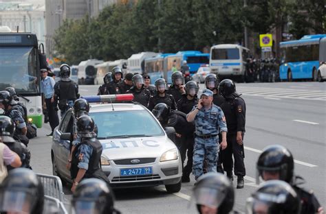 Russia Protests Police Beat Arrest Hundreds At Moscow Rally Photo Video News World Unian