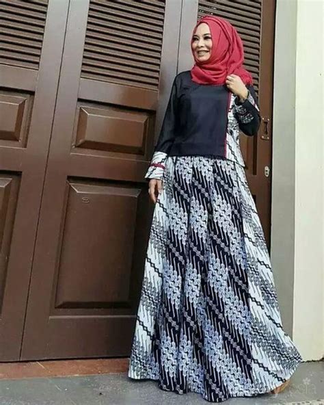 Gamis batik kombinasi polos + gamis polos kombinasi batik ibu estri di. Inspirasi Tampil dengan Model Baju Gamis Batik di Berbagai ...