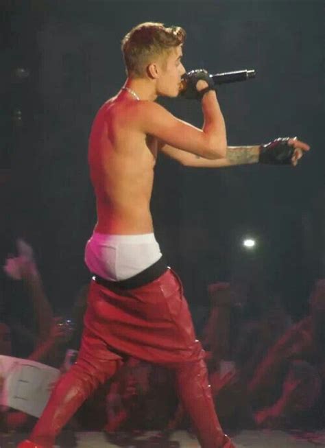 hahaha justin 😂look where your pants are going justin bieber photos justin bieber pants