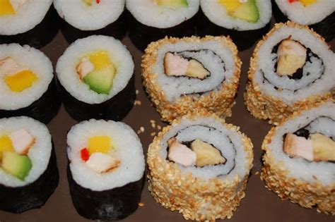 Tuulikummun keittiössä: TEHDÄÄN ITSE SUSHIA | Sushi, Sushi rolls, Food