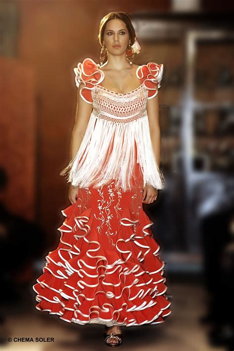 Trajes De Flamenca En Sevilla Moda Flamenca Desfile De Moda Trajes De Flamenco