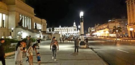 La Habana De Noche Cañonazo Enamorándose De Cuba 2023