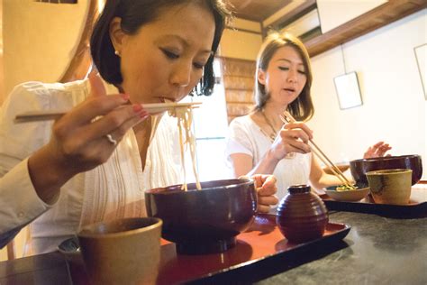 How To Stay On The Right Side Of Japanese Table Manners