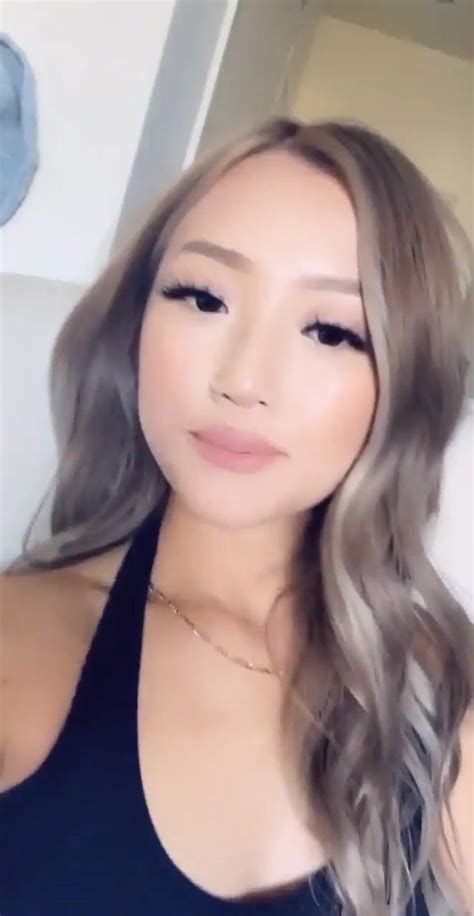 godessjenny pretty asian chick sending kisses onlyfans video