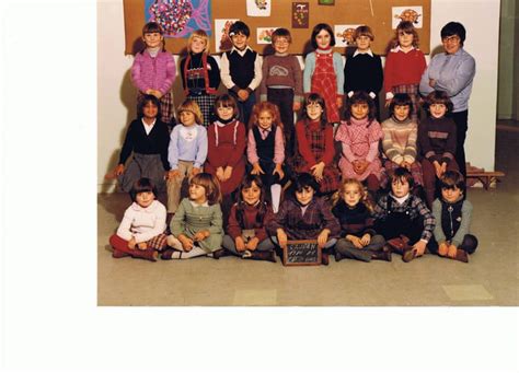Photo De Classe Cp 1980 1981 De 1981 Ecole Saint Joseph Copains Davant