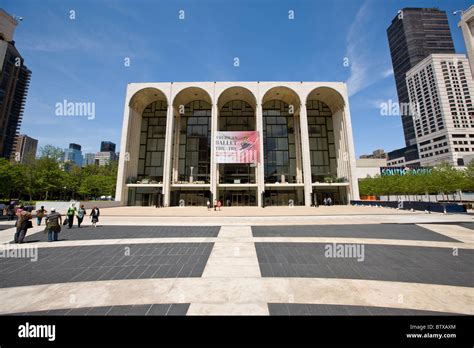 The Metropolitan Opera House Part Of The Lincoln Center Stock Photo Alamy