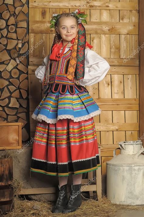 polnische mädchen in nationalen kostüm krakau — stockfoto © evdoha 23396102