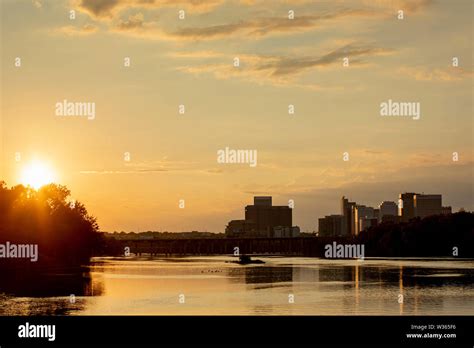 Richmond Virginia Skyline James River Stock Photo Alamy