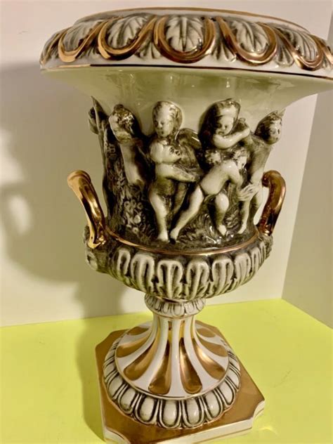 Vintage Mas R Capodimonte Italy Vase Gold Trim Cherubs S