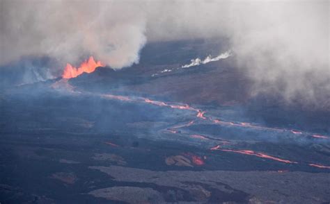 Mauna Loa Eruption Day 4 Lava Flow Slows Now Week Is Earliest To