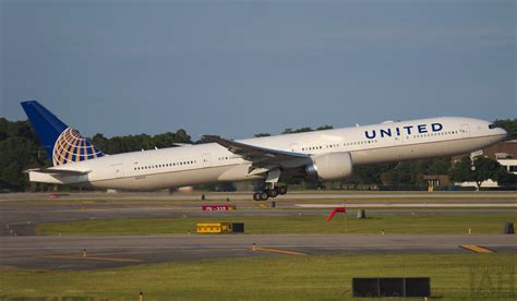 United 777 300er N59034 Departing As Ua47 To Frankfurt R Flickr