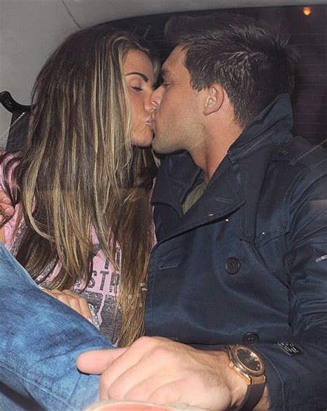 Katie Price And Leandro Penna Have A Snogging Session In Back Of Taxi