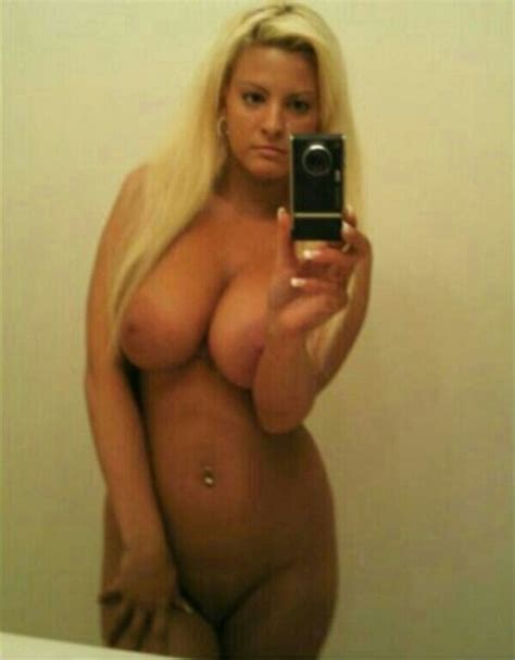 Jessica Simpson Nude Selfie Leaked