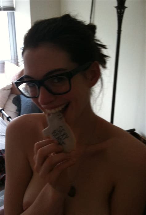 Fotos filtradas Anne Hathaway desnuda QH2N Revista de farándula