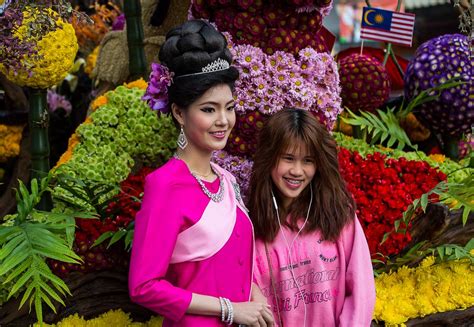 Thai People In Traditional Dress Waiting To Join The Chian Flickr
