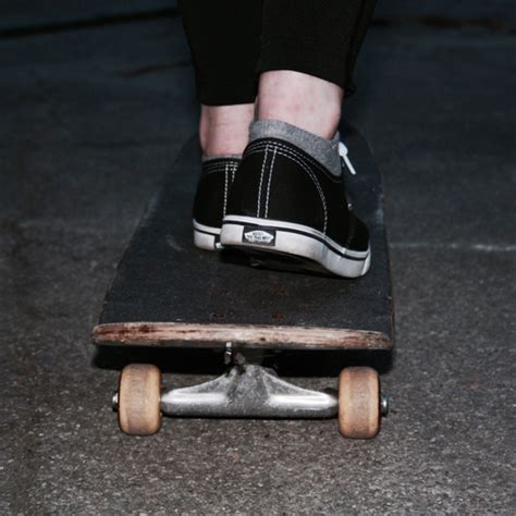 We hope you enjoy our rising collection of aesthetic wallpaper. black, skate, skateboard, tumblr, vans - image #3080342 by ...