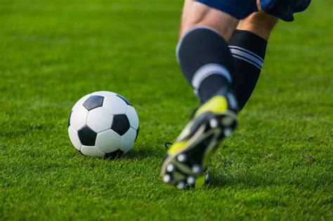 How To Cross A Soccer Ball The Complete Soccer Guide