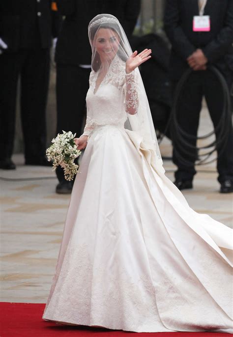 royal wedding kate middletons dress time
