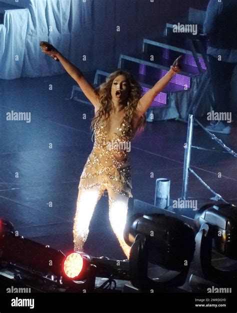 Exklusiv Jennifer Lopez Tritt Live In Der American Airlines Arena Auf