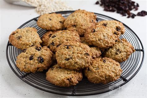 Jazz up a classic biscuit recipe by adding oats. Oat and Raisin Cookies | Recipes Made Easy
