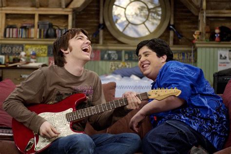 Drake And Josh Reboot On The Way No But Josh Peck And Drake Bell Are