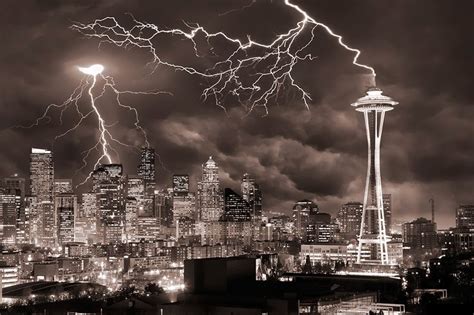 Lightning Hitting The Seattle Space Needle Wa Photo By Clane Gessel ♥