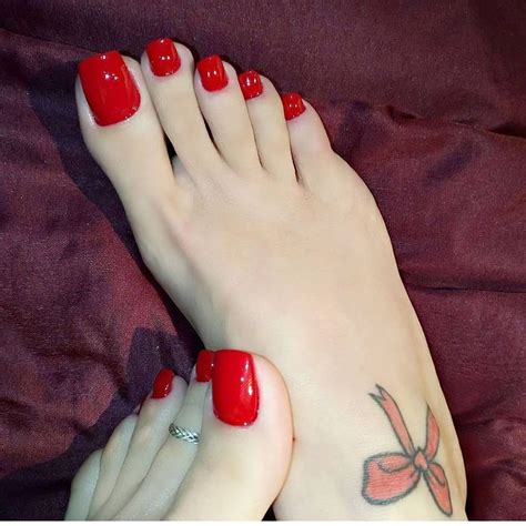 372 Μου αρέσει 9 σχόλια Camfeet1 στο Instagram Queenrainha Feet Nails Red