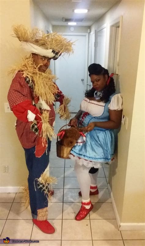 Dorothy And Scarecrow Couples Halloween Costume Creative Diy Costumes