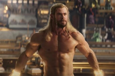 Chris Hemsworths Wife Wasnt A Fan Of His Thor Love And Thunder