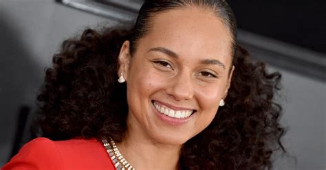 The Secret To Alicia Keys No Makeup Makeup At The 2019 Grammys Glamour