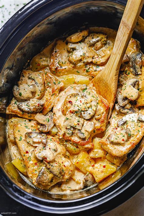In a small bowl mix together oil, corn starch, garlic powder, paprika, oregano, thyme, salt, and pepper. Creamy Garlic Pork Chops Recipe with Mushrooms and ...