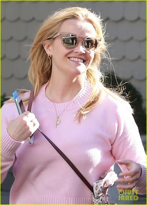 Reese Witherspoon Is All Smiles Heading To Lunch In Santa Monica Photo